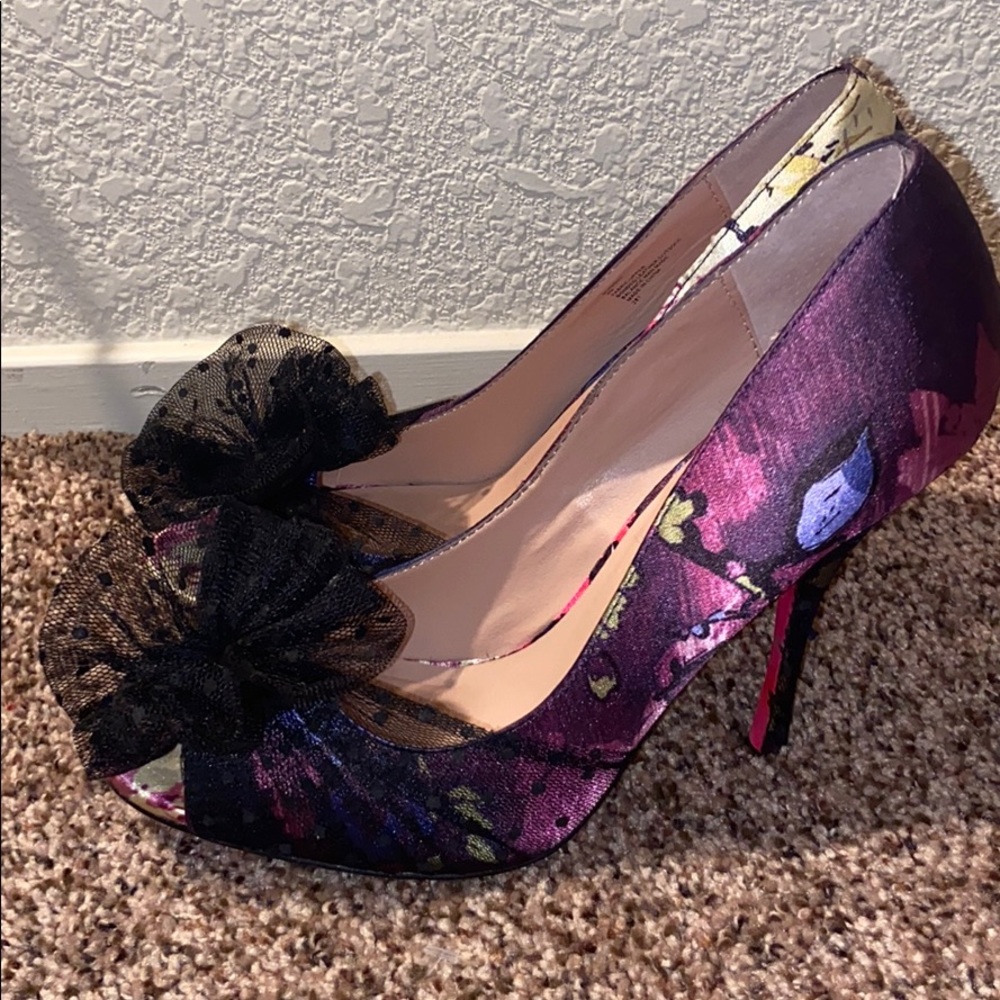 Betsey Johnson Peep Toe Floral SZ 8